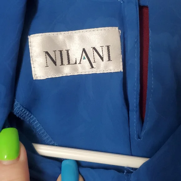 Blue Blouse with Roses - Picture 3 of 10